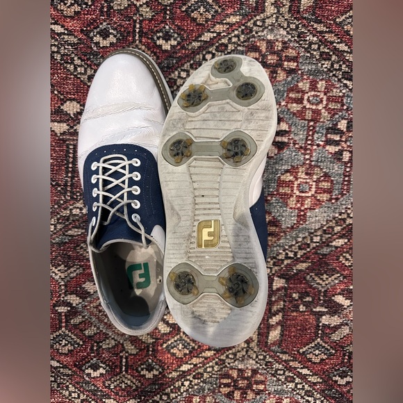 FootJoy Men's Traditions Saddle Golf Shoes, White/Navy, size 10M - Picture 6 of 10